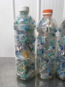 Riesgo para los recolectores: mal uso de los contenedores en el barrio Las Flores 54516412 643758546052995 3619451180372983808 n