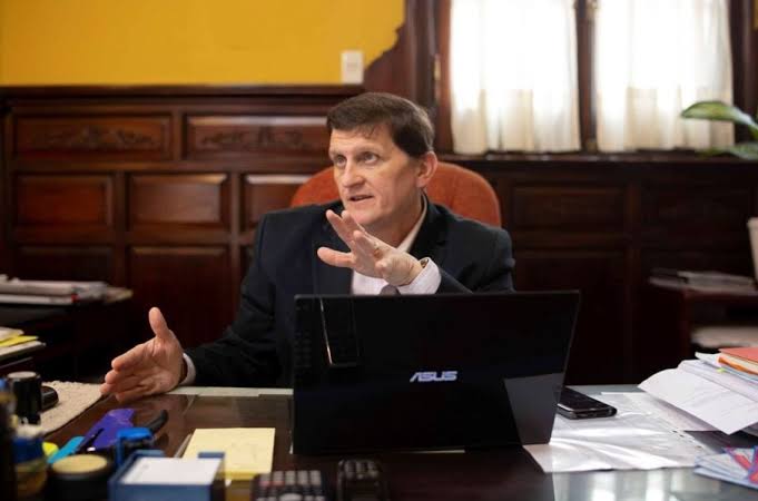 Misiones implementará asistencia financiera para empleados públicos endeudados y limitará tasas de créditos