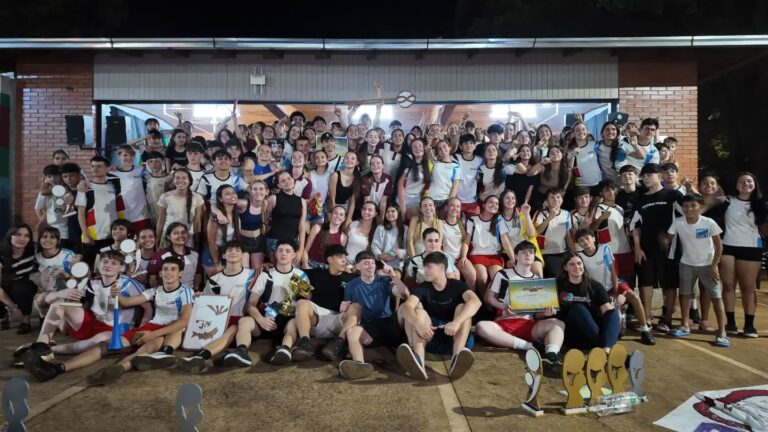 Estudiantina de Montecarlo: el Instituto Carlos Culmey se consagró campeón y recibió la llave de la ciudad