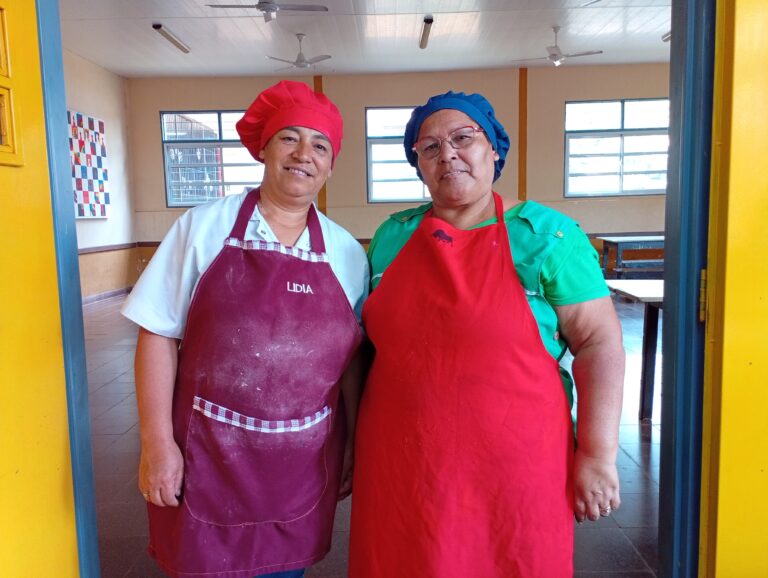Día del Cocinero/a: El trabajo silencioso que alimenta cada día a 250 niños en la Escuela de Frontera N° 607 de Montecarlo