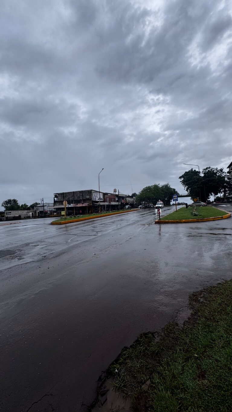 «Peligrosa rotonda frente al casino»: Vecinos de Jardín América reclaman urgente seguridad vial tras un trágico siniestro